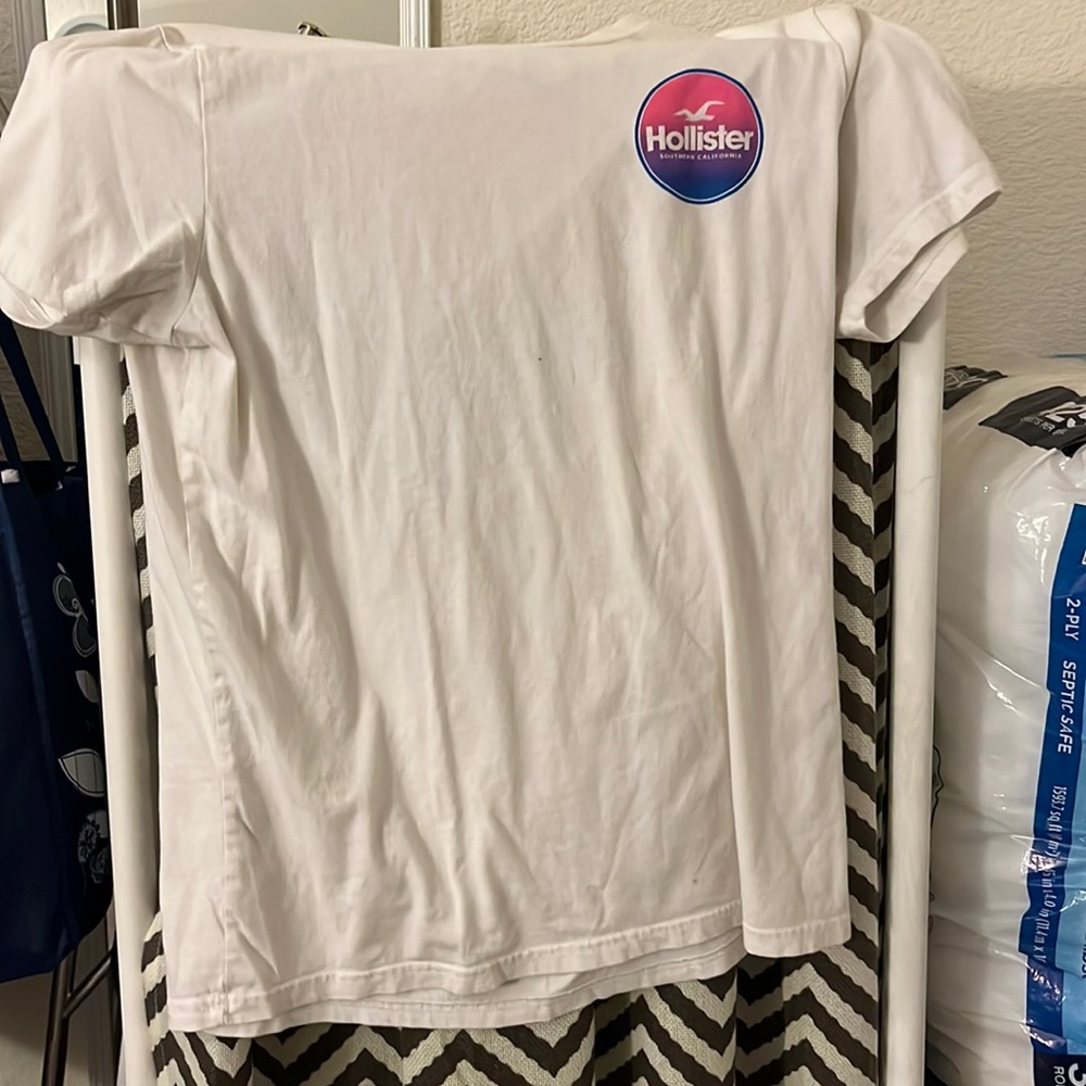Hollister T-Shirt. In it for everyone collection
